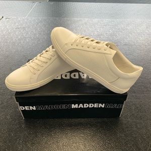 STEVE MADDEN White Sneakers- BRAND NEW